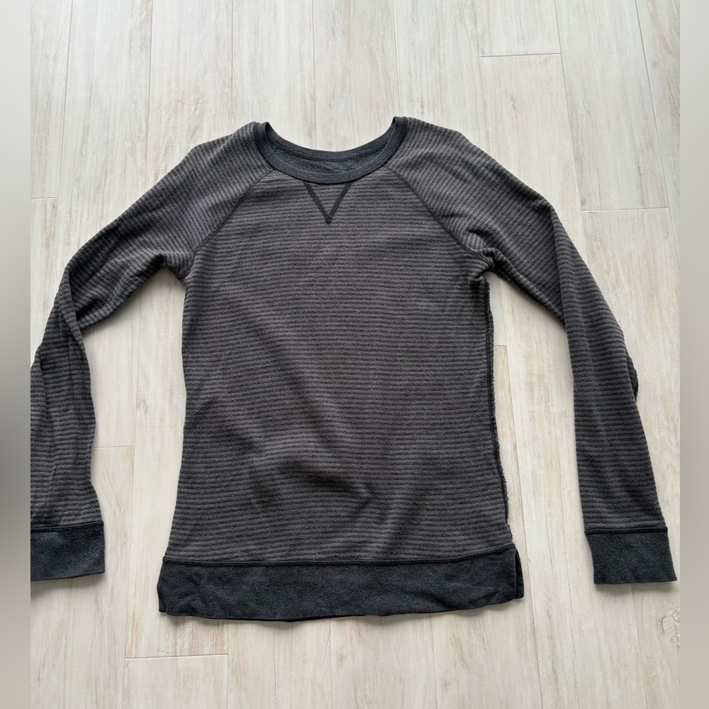 Lululemon Reversible striped dark grey Long Sleeve Shirt